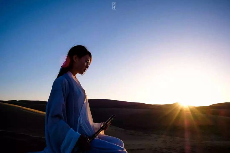 不要总在，过去的回忆里缠绵，昨天的太阳，晒不干今天的衣裳。 图1