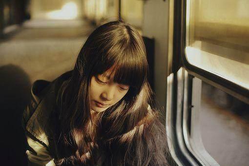 女生伤感心累的爱情个性签名，句句催人泪下 图1