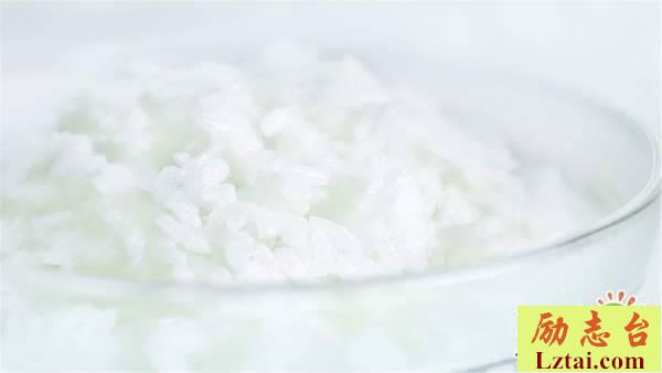 成长注定是孤独的感悟生活语录：你必须要一个人经历很多孤独岁月