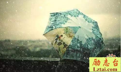 朋友圈下雨的心情说说短语大全
