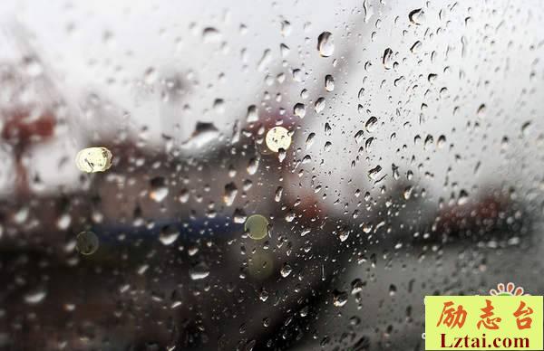 朋友圈下雨的心情说说短语大全