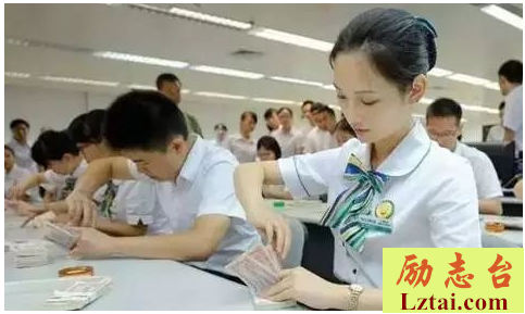 银行员工述职报告3篇