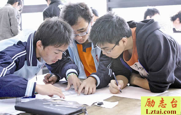 大学生在校表现评语