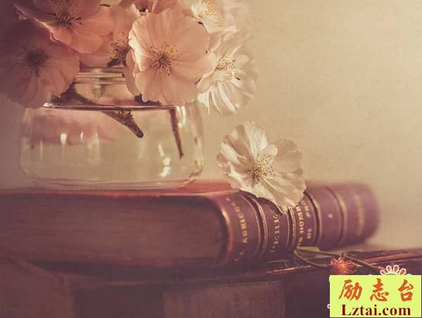 学会长大成熟的句子说说心情语录：一个人坚持向前走，无论前途是否崎岖