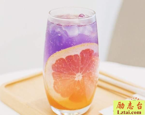 假装快乐的心酸情感语录说说：看似洒脱，但实际不快乐