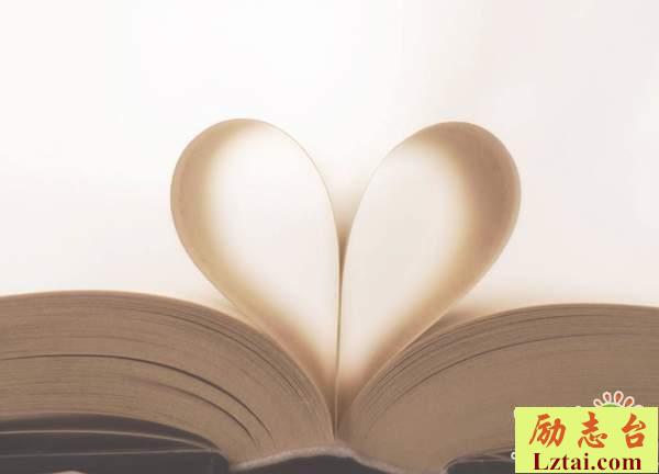 假装快乐的心酸情感语录说说：看似洒脱，但实际不快乐
