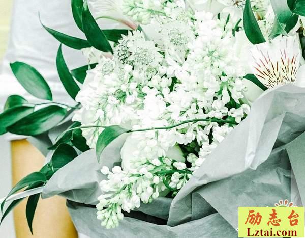 不得不离开的句子说说心酸语录：我对你满腔的喜欢，你让我往哪放