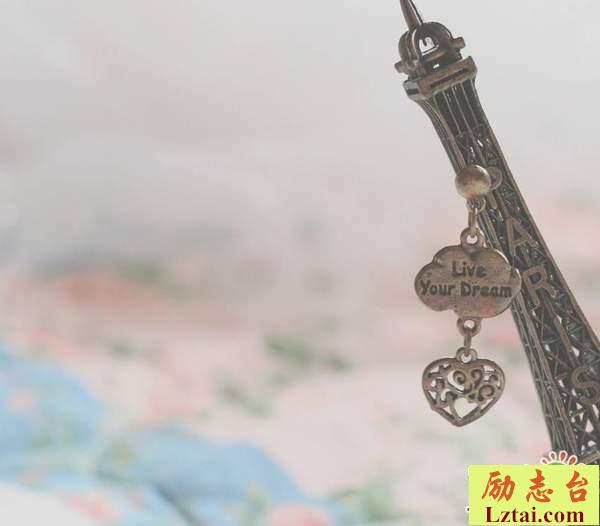 离开你我会遇见更好的人心酸语录：我们的心里似乎都住有一个人
