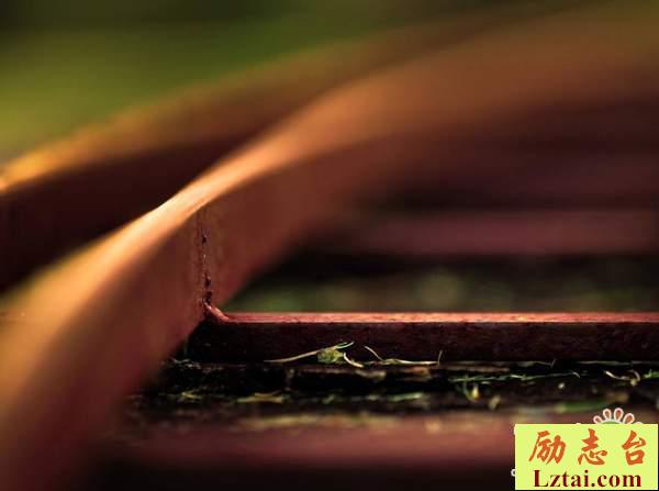 再见老同学的情感语录说说：不要哭，要留下最美好的笑容