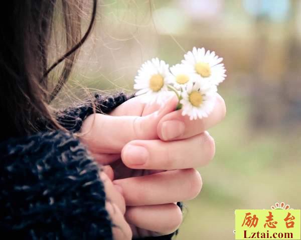 挥手告别过去的人生情感语录说说：重拾勇气，明天你好