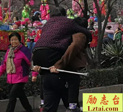 第一次背娘