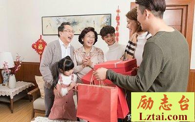 亲友送他进高墙