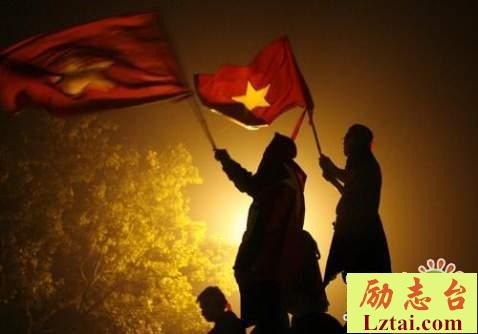 红旗漫卷西风观后感16篇