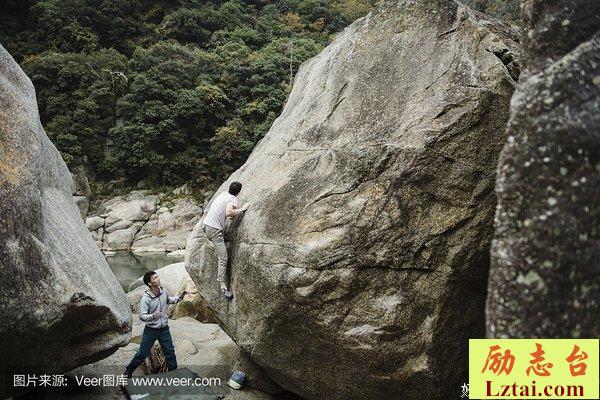 《徒手攀岩》丨一个男人是如何“戏弄”死神的