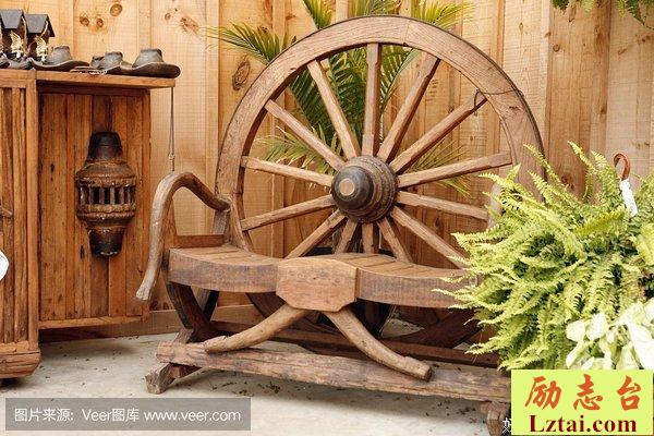 轮椅男单手拉货车上高速时速80：搭便车顺便旅游！