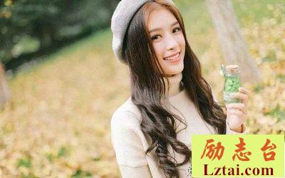 那个穿了三年aibidas的女同学