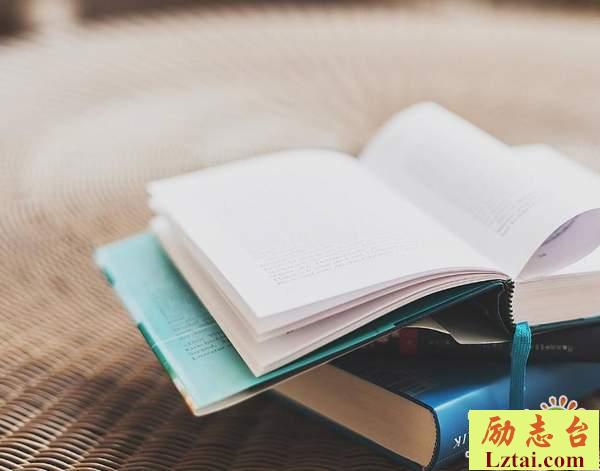人要活出自我的励志情感句子说说：