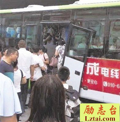 我曾发誓再也不挤早高峰地铁，后来却爱上了它