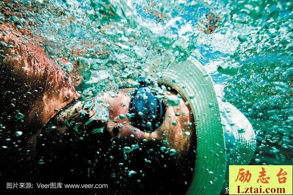 出马仙|父亲残魂浮现镜中，为救好友母亲我出马驱鬼