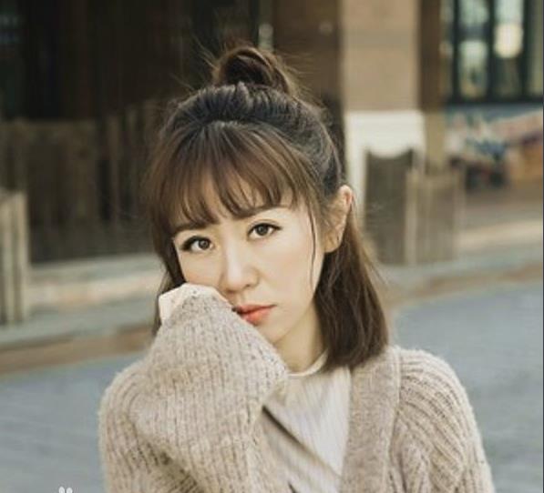 违心的谎话歌词