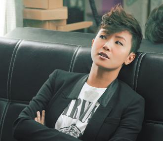 钢铁人完整歌词-钢铁人LRC歌词-何韵诗